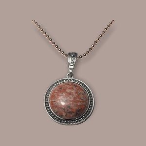 NWT Pendant Necklace